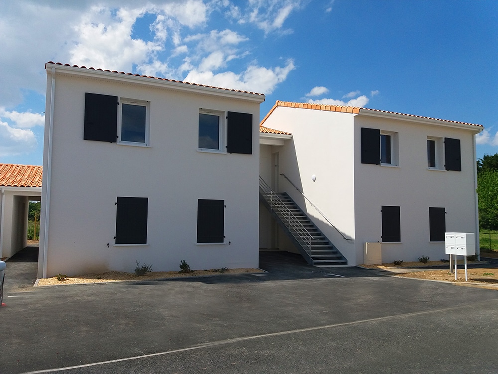 façade avant le peux blanc