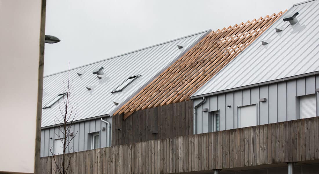 Amenatys, en collaboration avec la commune de Milizac-Guipronvel, célèbre l'inauguration du programme de renouvellement urbain, baptisé « Le Verger ». Le Verger va au-delà d'un simple projet immobilier. Il incarne l'essence du développement durable dans le renouvellement urbain. Composé de 4 bâtiments reliés par un aménagement extérieur arboré, le projet intègre une dynamique pratique du bien vivre ensemble, avec des locaux tertiaires, des espaces de santé et des logements, comprenant 14 appartements en accession à la propriété et 4 logements sociaux en partenariat avec Finistère Habitat.