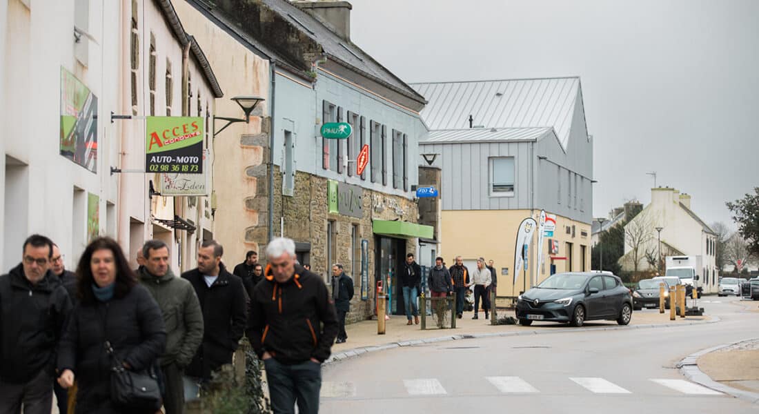 Amenatys, en collaboration avec la commune de Milizac-Guipronvel, célèbre l'inauguration du programme de renouvellement urbain, baptisé « Le Verger ». Le Verger va au-delà d'un simple projet immobilier. Il incarne l'essence du développement durable dans le renouvellement urbain. Composé de 4 bâtiments reliés par un aménagement extérieur arboré, le projet intègre une dynamique pratique du bien vivre ensemble, avec des locaux tertiaires, des espaces de santé et des logements, comprenant 14 appartements en accession à la propriété et 4 logements sociaux en partenariat avec Finistère Habitat.