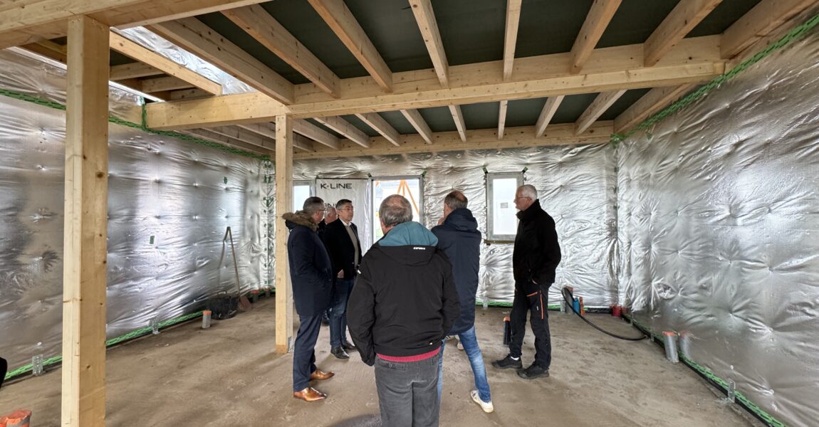 Finistère Habitat, le Conseil départemental du Finistère et la commune de Plouhinec lancent le chantier de 4 nouveaux logements, dans le lotissement René Quillivic.